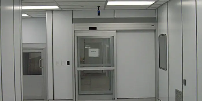 Modular optical cleanroom installation on aerospace facility site